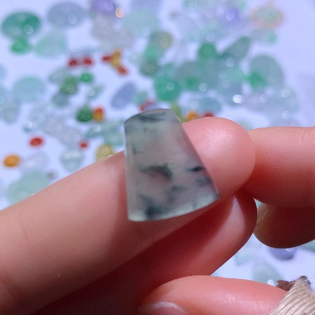 翡翠颈饰未镶嵌无事