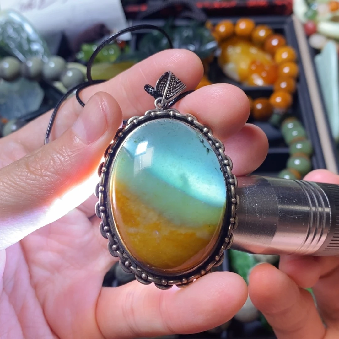 蛇纹石玉未镶嵌颈饰