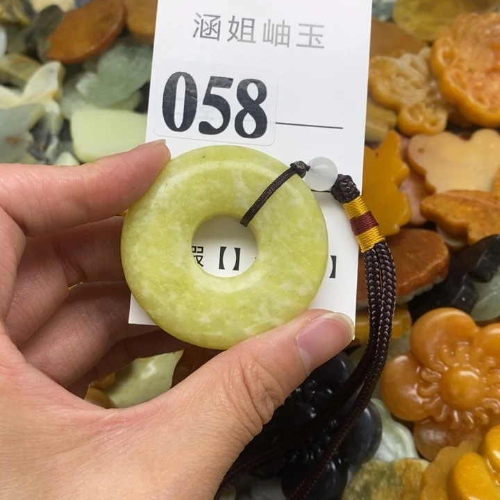 未镶嵌蛇纹石玉颈饰
