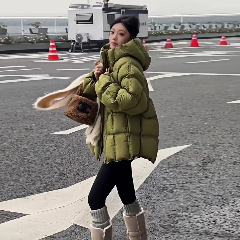 泡芙云朵方块绿色羽绒服女2025冬季新款90白鸭绒连帽豆腐块面包服