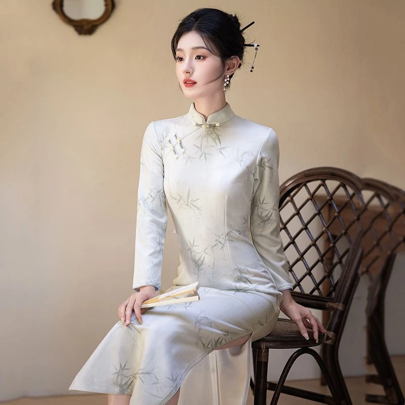 画报夫人年轻款国风绿色旗袍2025秋季秋冬少女长袖高端日常