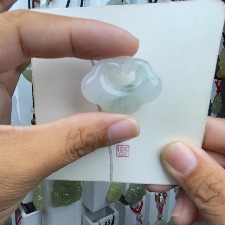 利***丽颈饰未镶嵌石英质玉