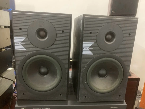 9新 KEF 二手KEF书架音箱一对，一个边补过，不包邮