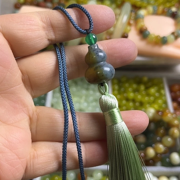 合金蛇纹石玉颈饰