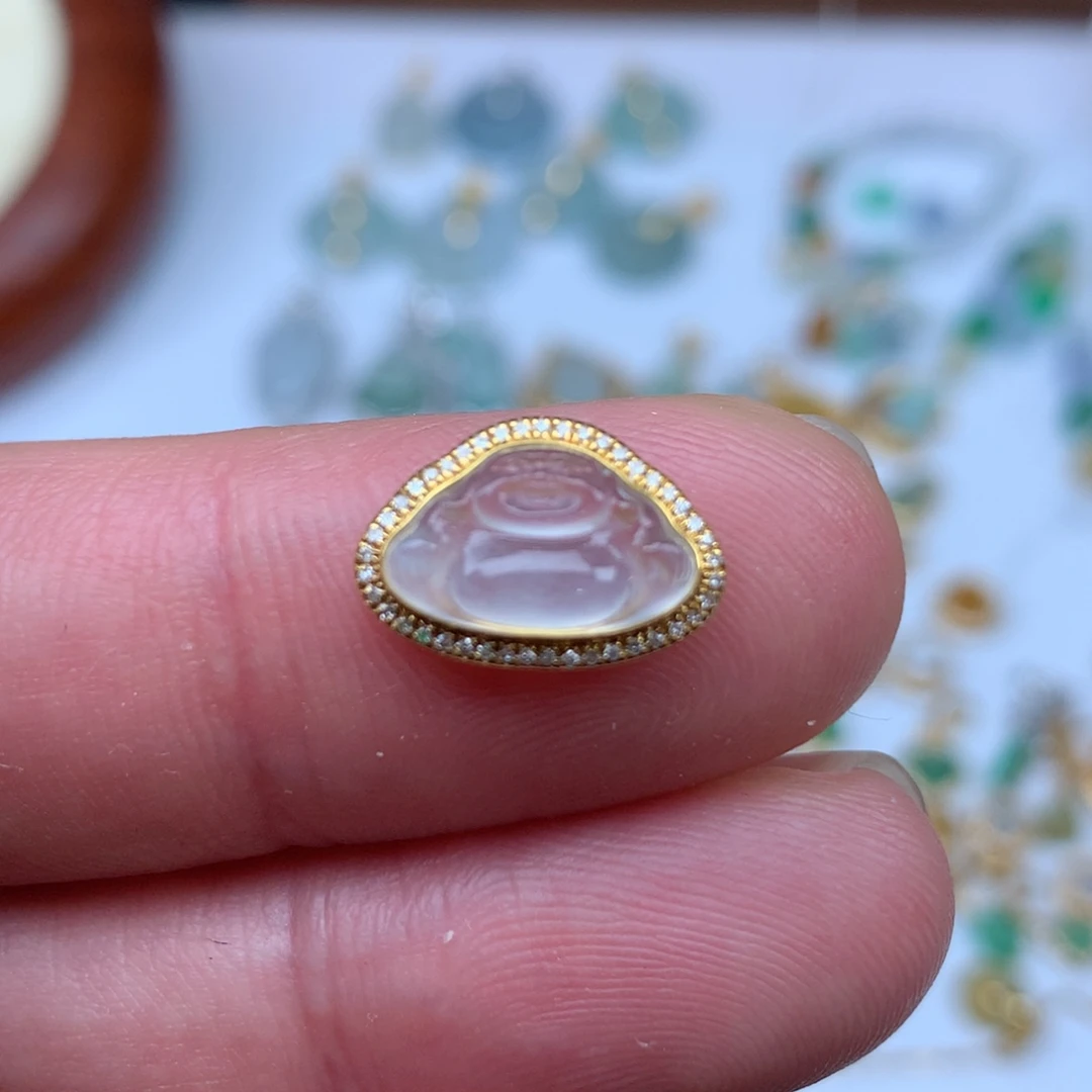 翡翠18K金镶嵌颈饰佛