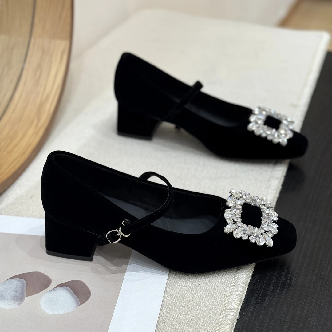 毛呢超火粗跟气质丝绒单鞋女2026新款春季中跟水钻小香风玛丽珍鞋