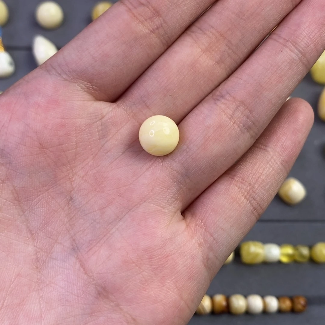 琥珀裸石未镶嵌吃****兔琥珀蜜蜡琥珀蜜蜡