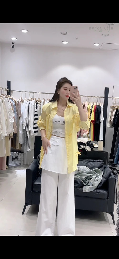 显白黄色带蝴蝶结衬衫