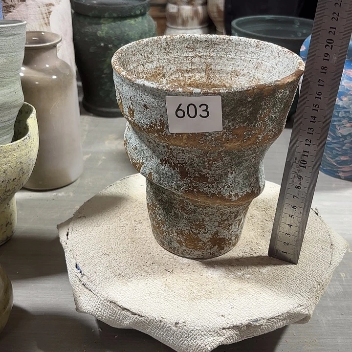 艳***Z摆件陶高18，口14.5，有孔，603