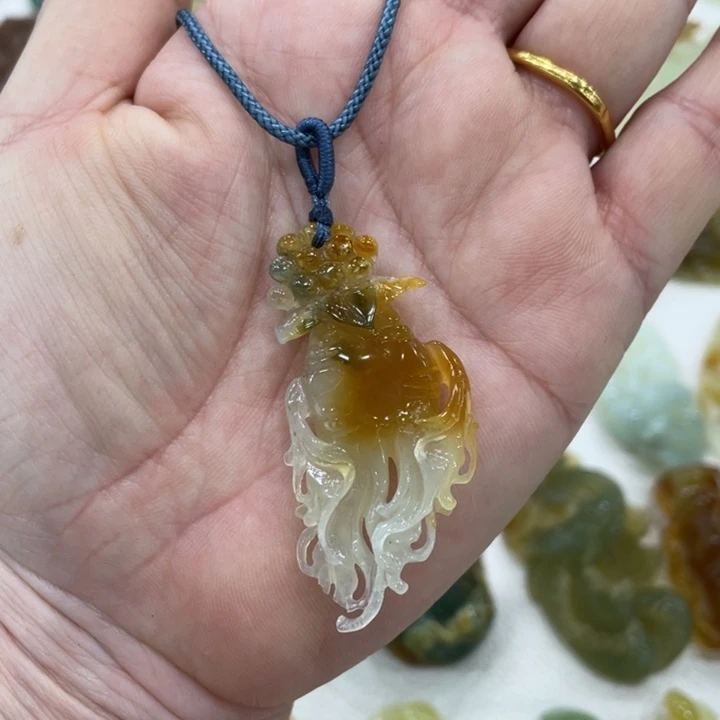 蛇纹石玉未镶嵌颈饰