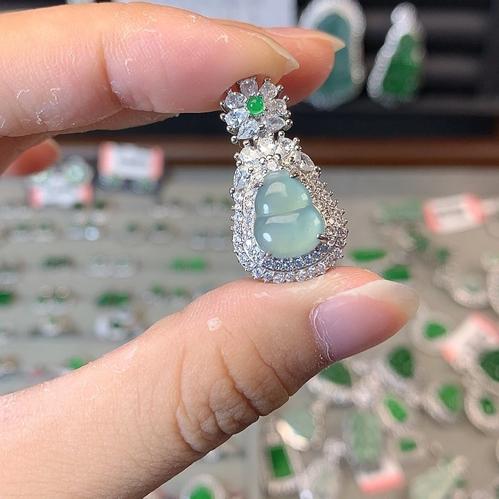 翡翠未镶嵌颈饰吊坠