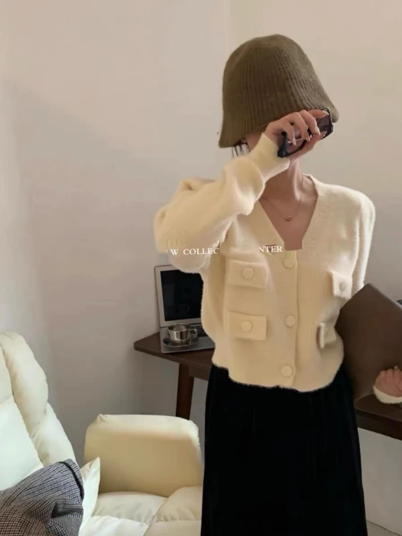 2025春秋外套时尚辣妹设计感显瘦气质百搭内搭单穿圆领针织短款