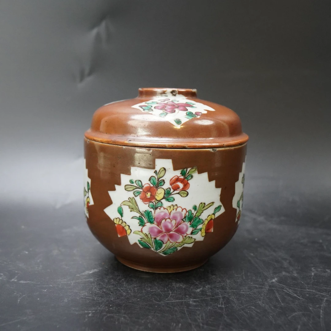 Lot.25070364清康熙紫金釉开窗粉彩花卉纹盖罐 高：约15.7cm