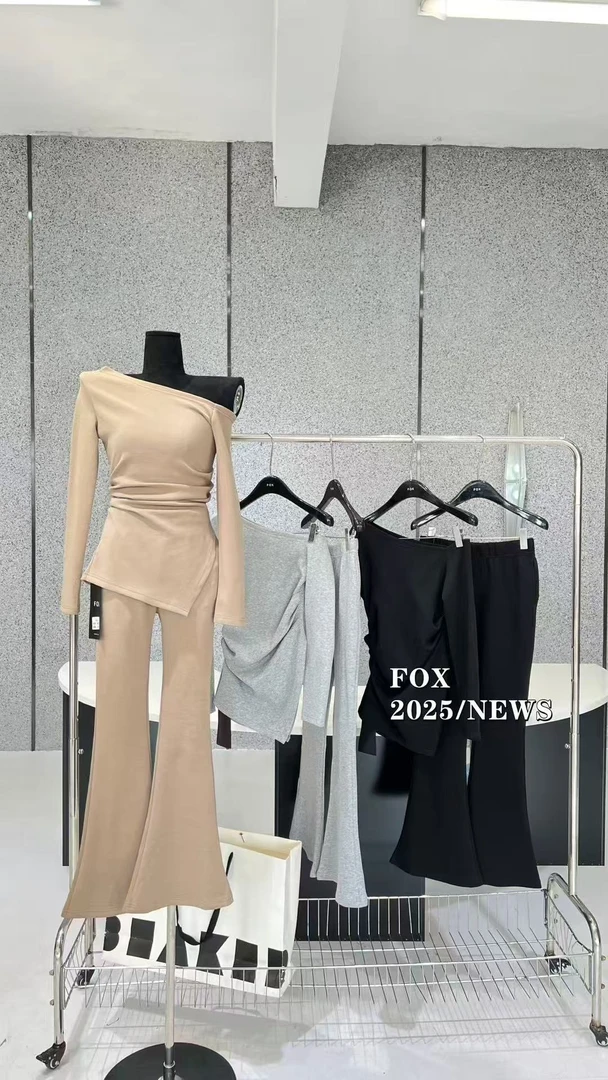 春款2025两件套不规则辣妹露肩修身显瘦长袖上衣➕高腰微喇裤套装