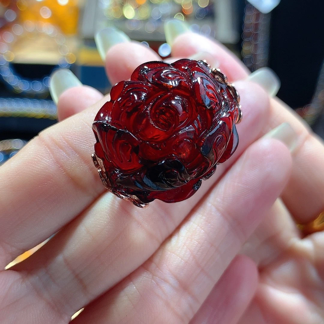 琥珀未镶嵌颈饰血珀牡丹花戒指