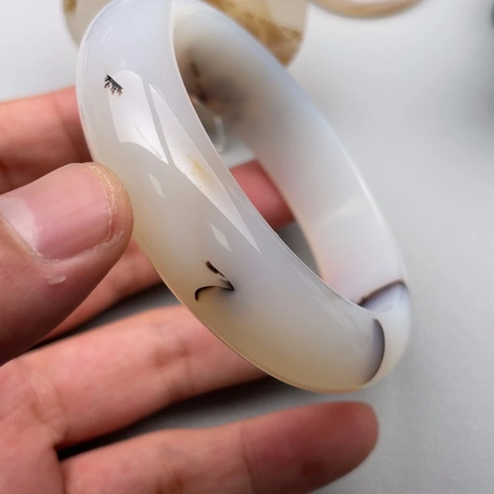 玛瑙/玉髓颈饰未镶嵌小**弯