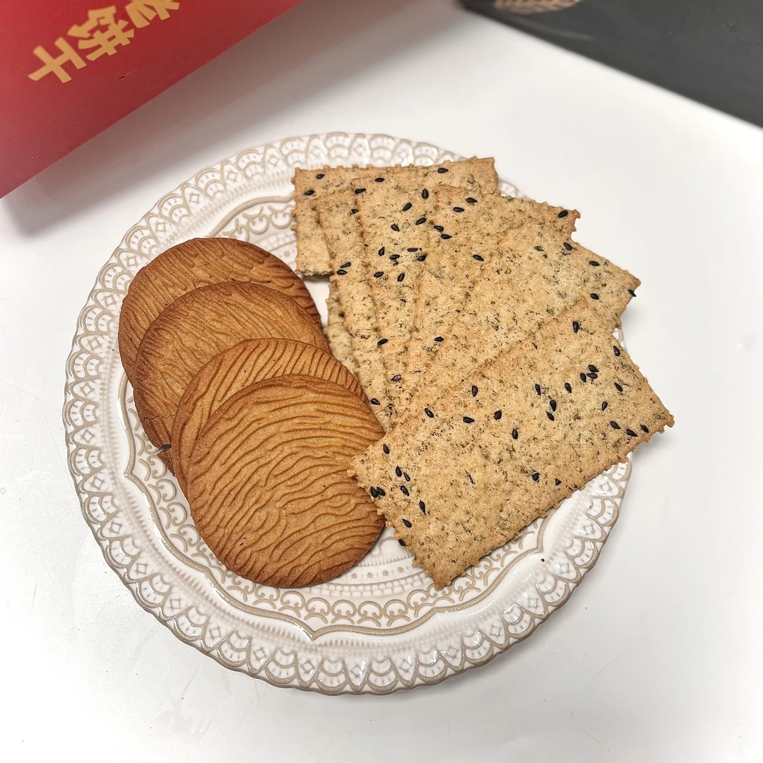 全麦海苔饼干浓郁麦香混合海苔芝麻香气还原大自然的丰富味道