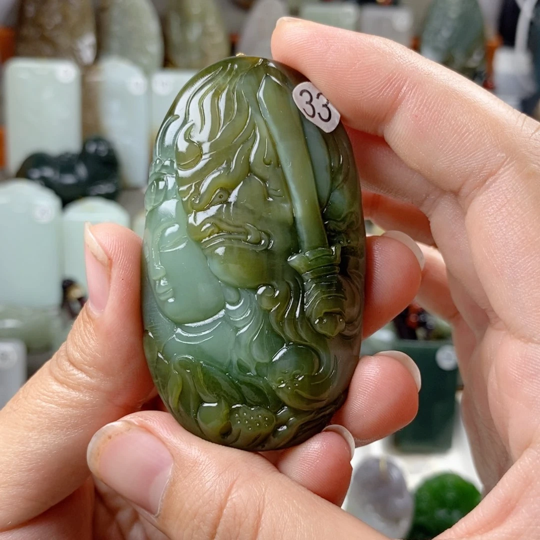 颈饰未镶嵌和田玉（碧玉）