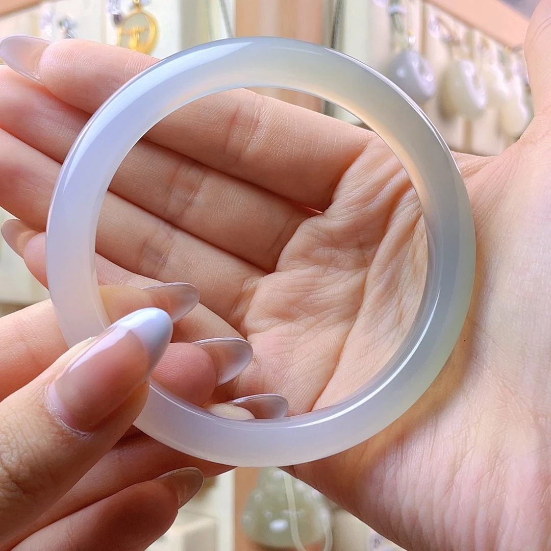 阳***玛瑙/玉髓手镯未镶嵌