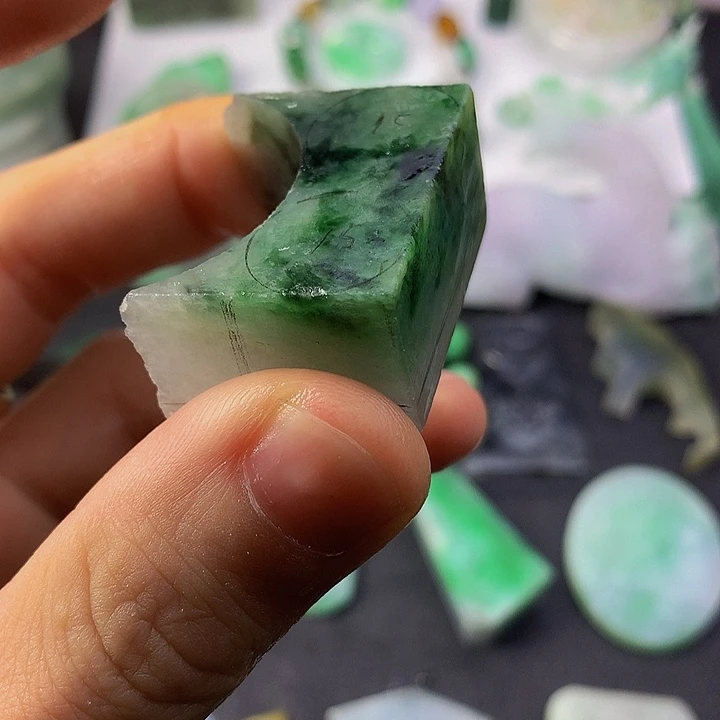 翡翠未镶嵌挂件料子