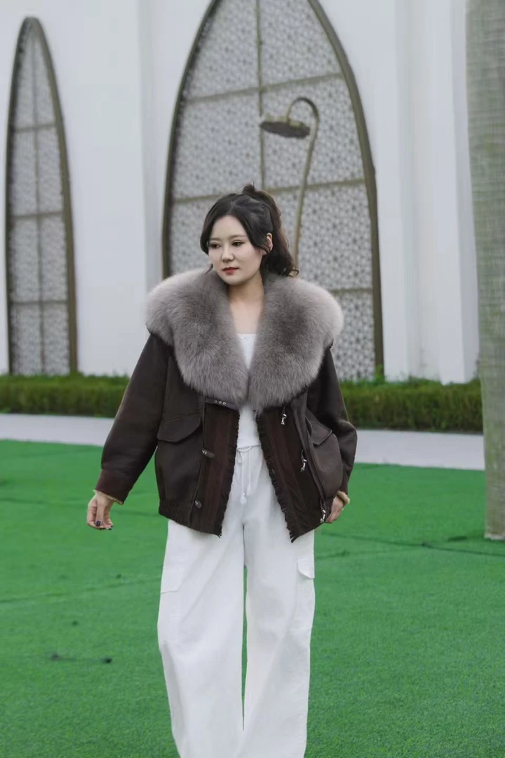 2025冬季澳洲麦昆皮毛一体配狐狸毛领女款