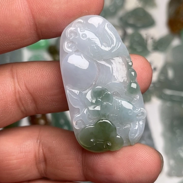 翡翠未镶嵌颈饰双鱼