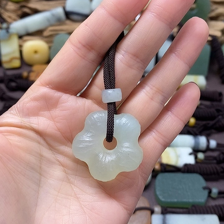 未镶嵌蛇纹石玉颈饰