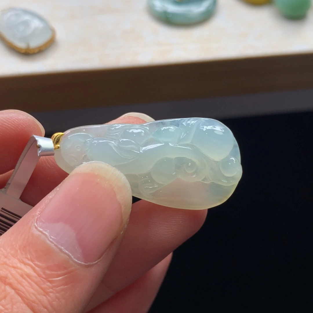 翡翠未镶嵌颈饰吊坠