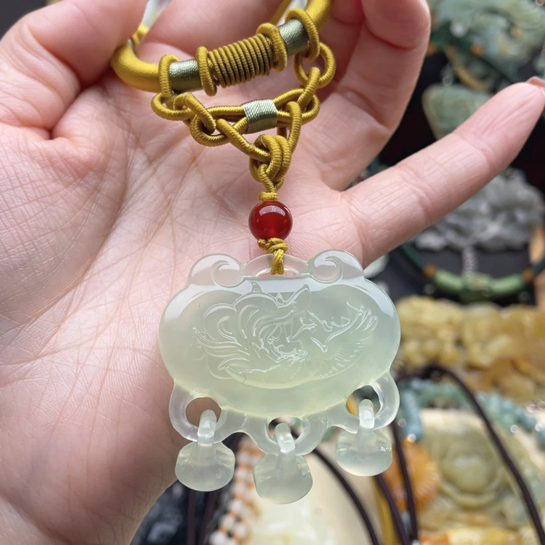 蛇纹石玉颈饰未镶嵌