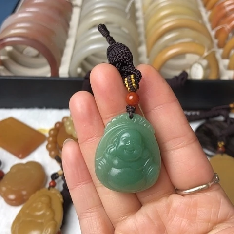 用***！石英质玉未镶嵌颈饰