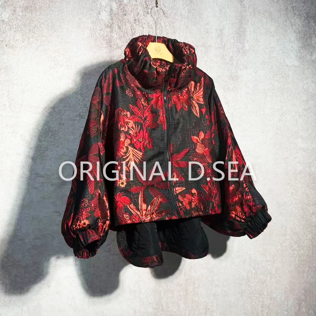 【鎏金岁月】S23870-2红色枫叶刺绣花苞领前短后长棉服