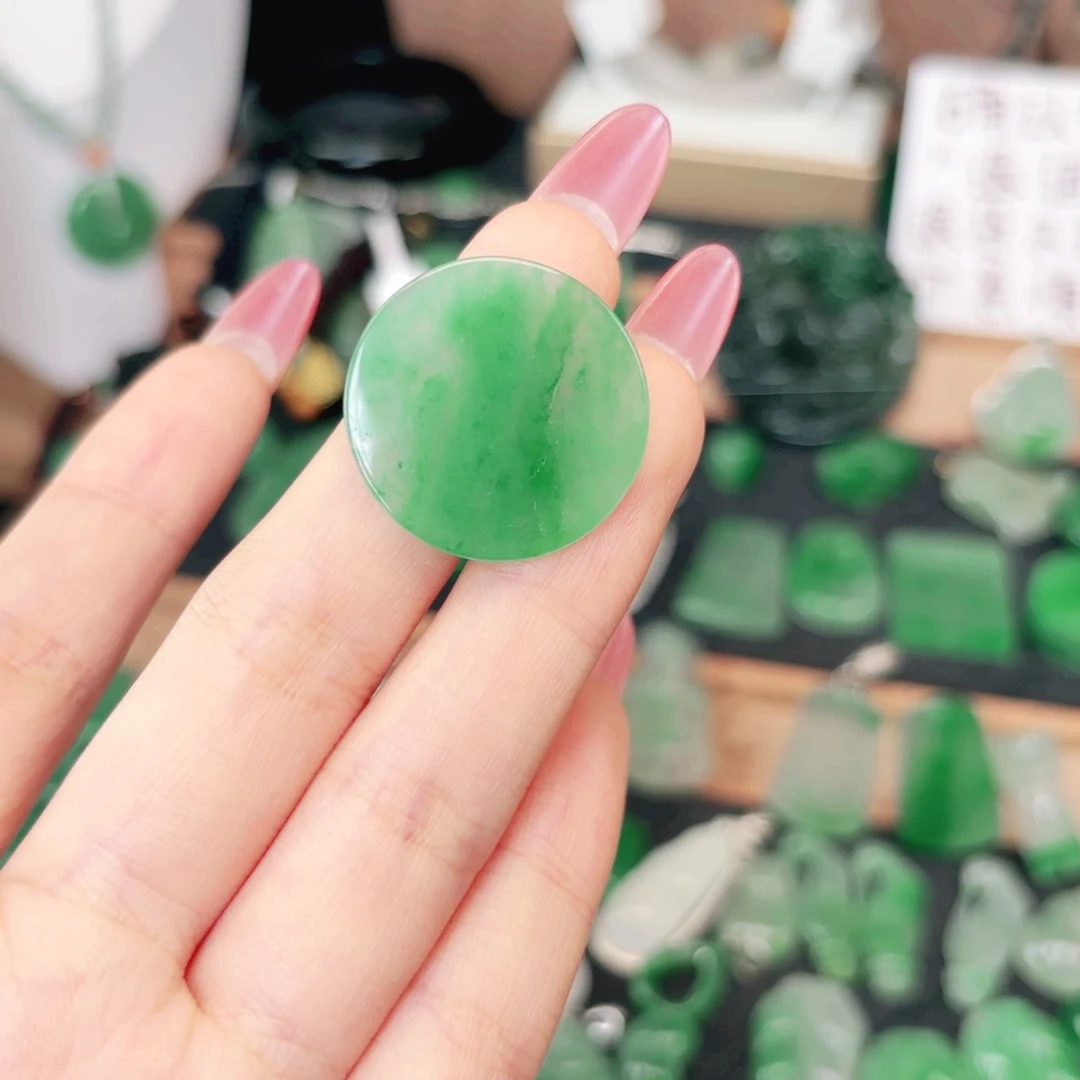 石英质玉（非洲翠）未镶嵌颈饰