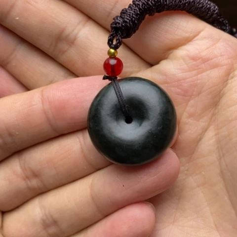 商***店颈饰未镶嵌和田玉