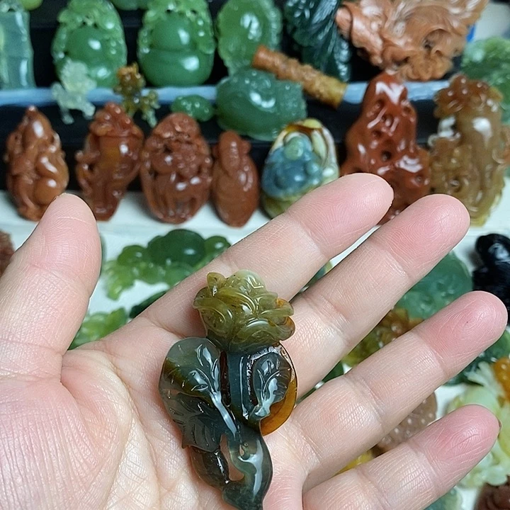 未镶嵌蛇纹石玉颈饰