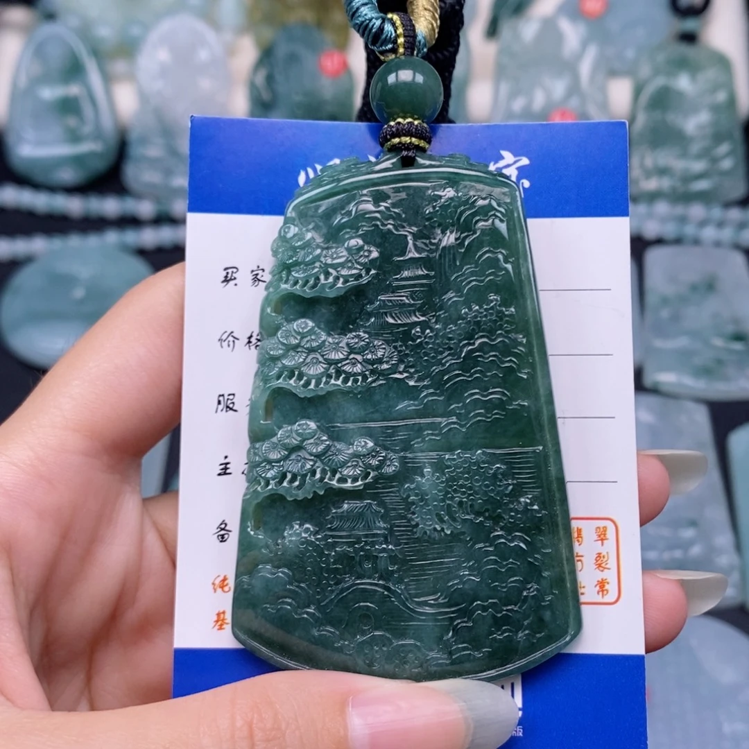 翡翠未镶嵌颈饰山水