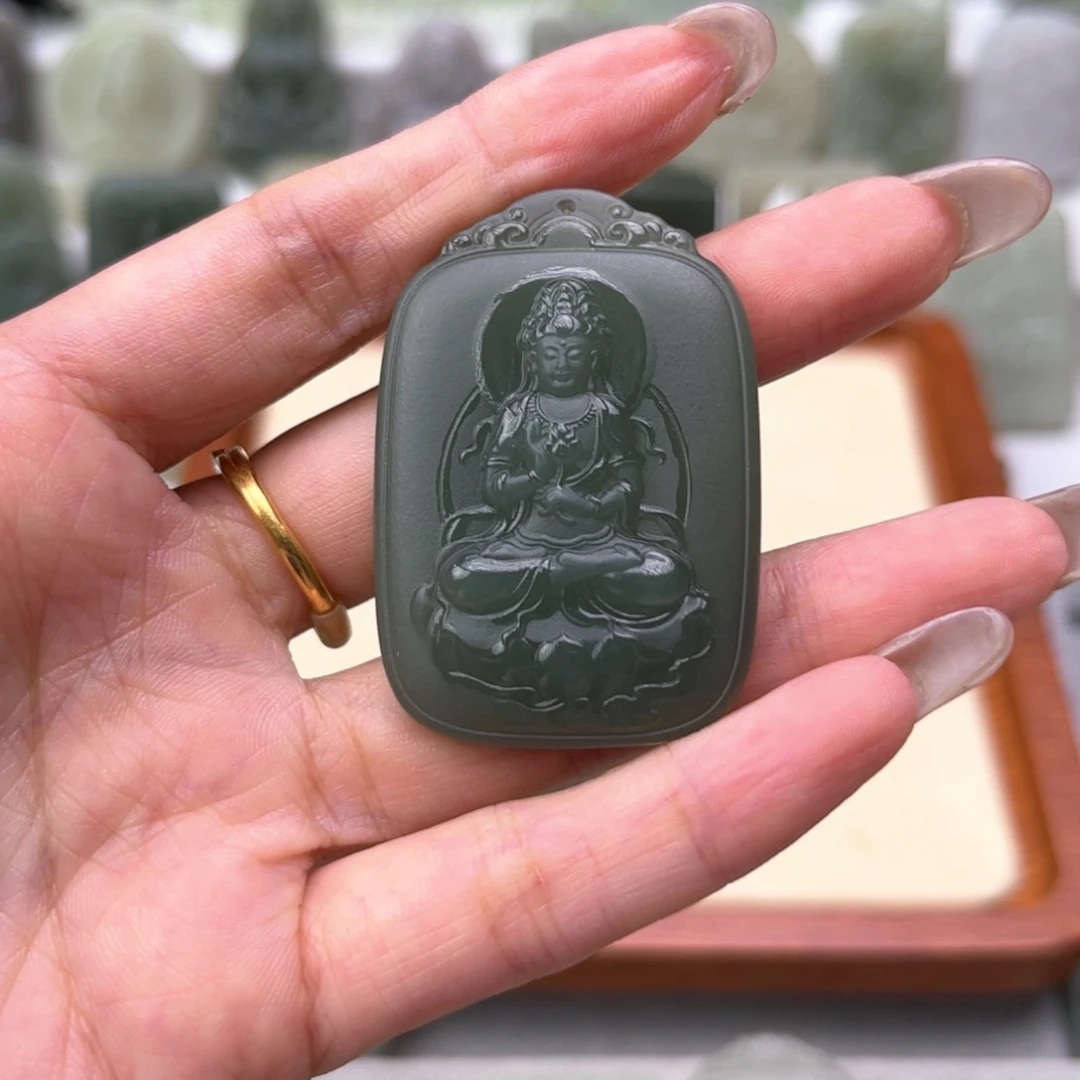 为***候和田玉未镶嵌颈饰