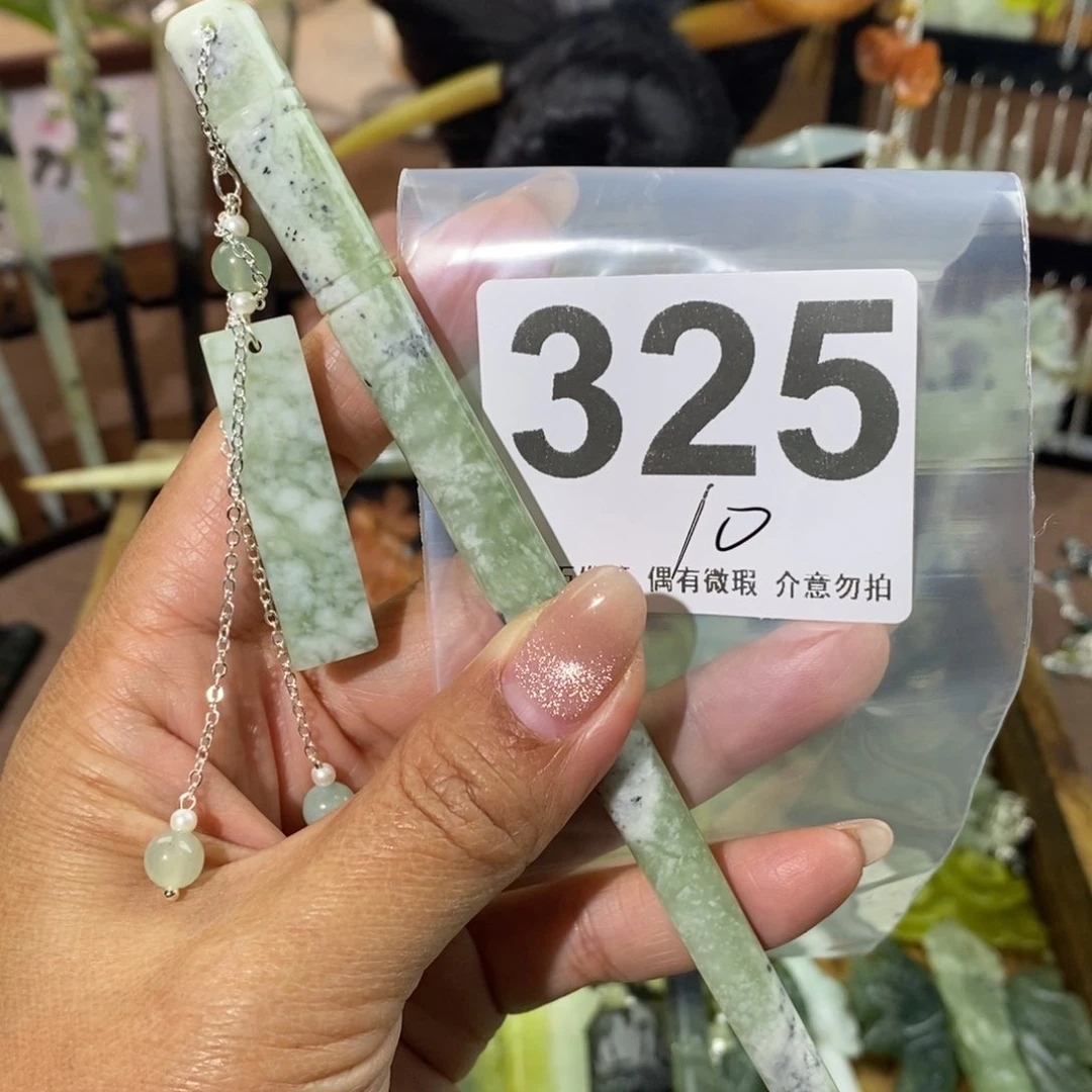 蛇纹石玉发饰未镶嵌月*