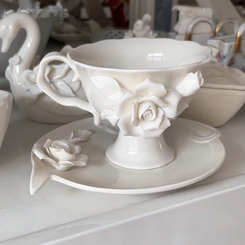 白瓷人*仙捏花杯子加碟子