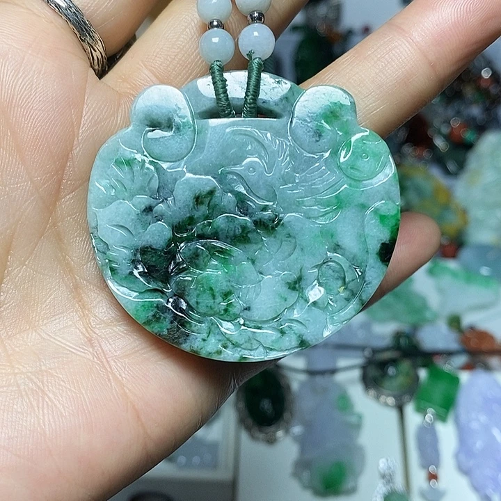 翡翠未镶嵌吊坠(赠链)