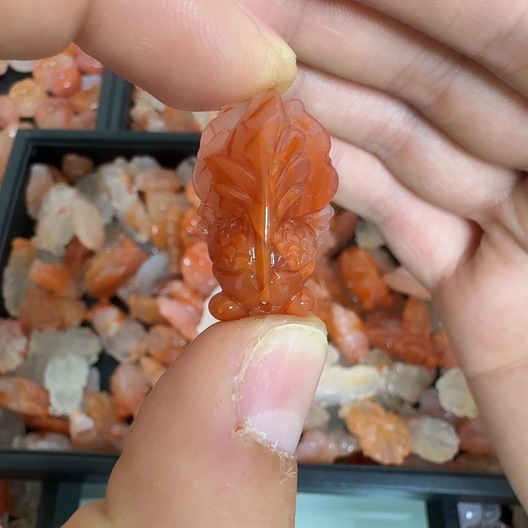 南红玛瑙未镶嵌川料瓦西冰飘锦鲤5.7g