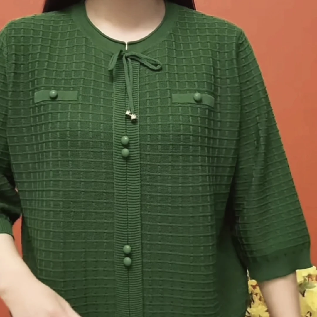 3949  时尚圆领小格子印妈妈小衫