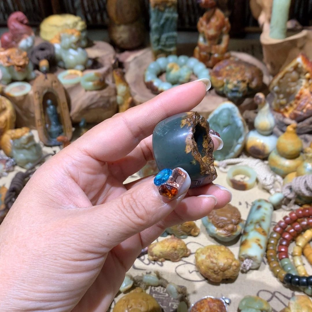 岫岩河磨玉（透闪石质玉）版指未镶嵌鲨*