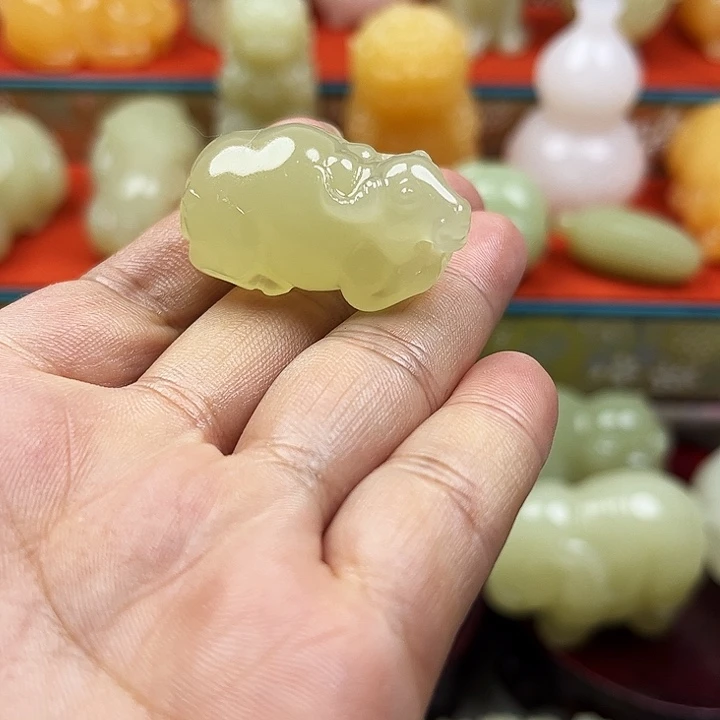 莫***首石材新疆山料小牛挂件