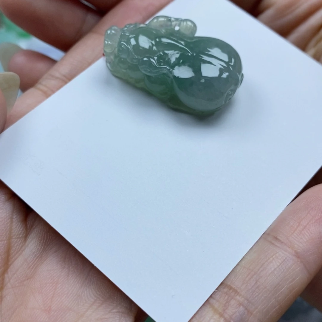 翡翠未镶嵌颈饰貔貅