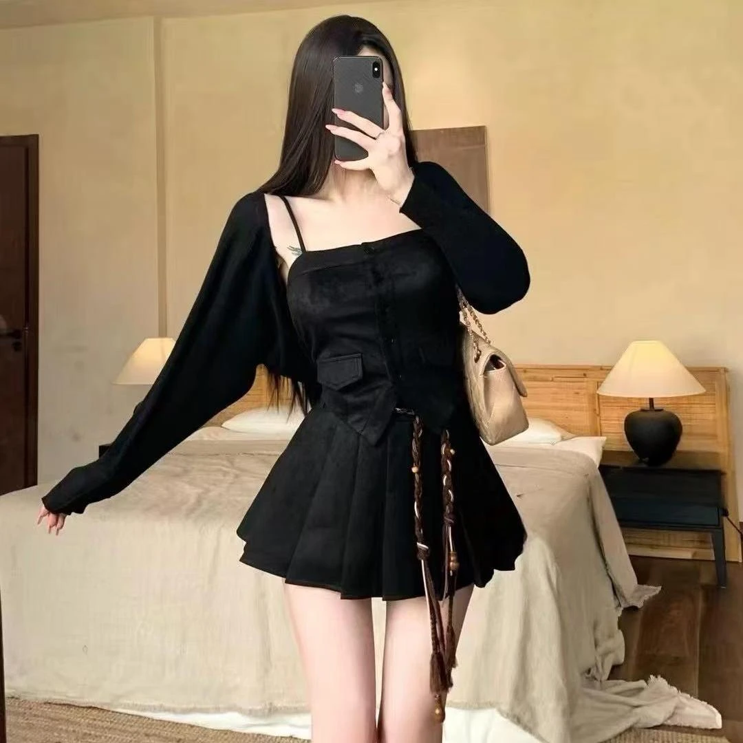 实体档口2025秋季气质麂皮绒显瘦针织开衫吊带麻绳腰带百褶裙套装