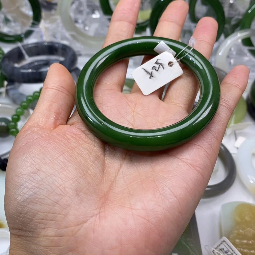 劉****和田玉未镶嵌手镯