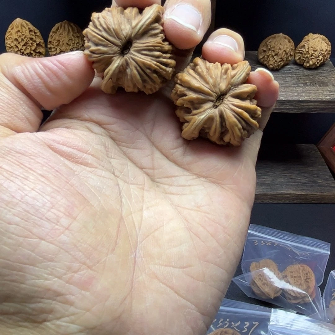 犰***…文玩核桃吊坠四座楼全品
