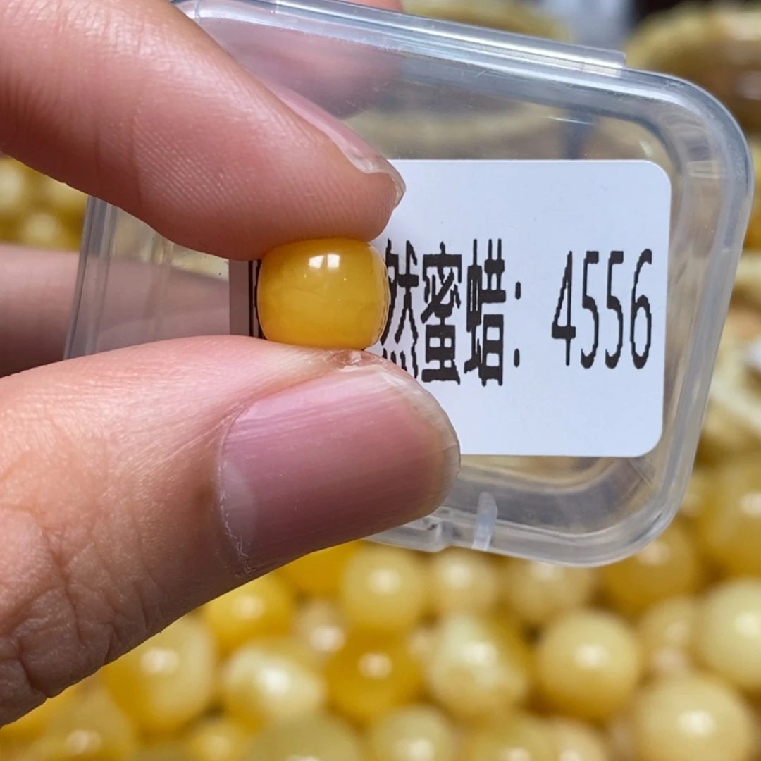 蜜蜡未镶嵌珠宝奇石4556