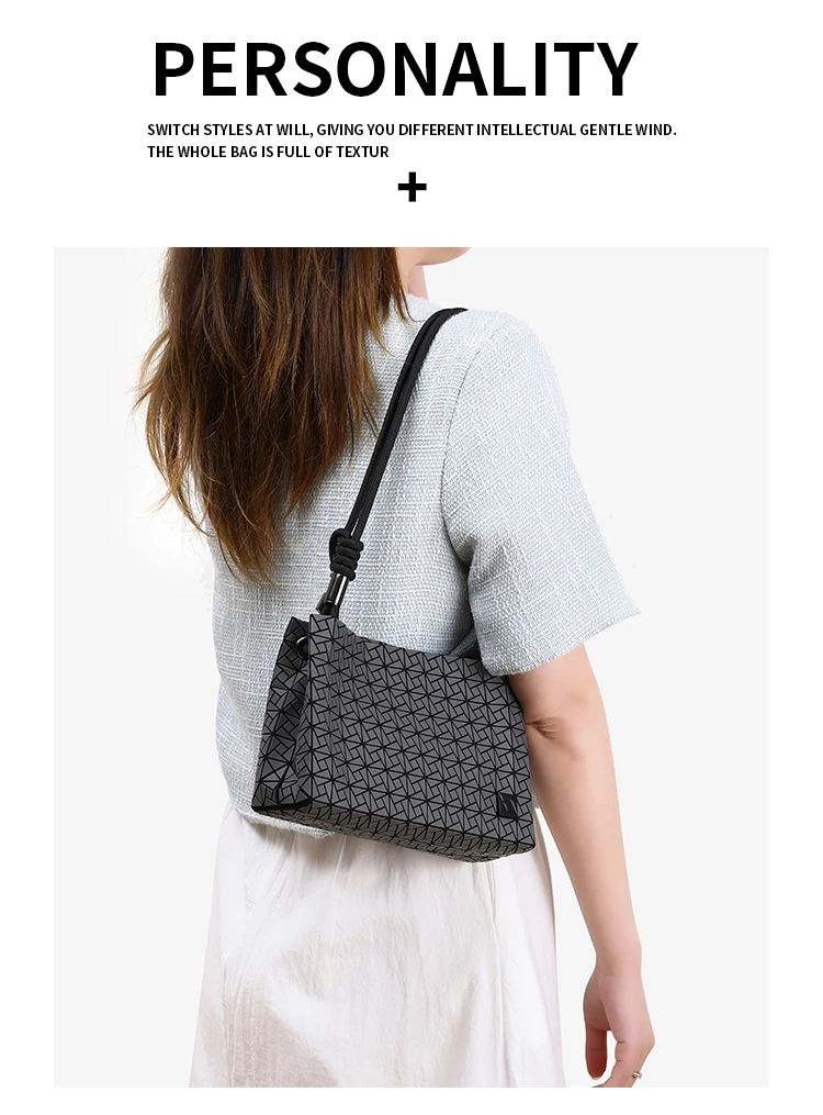 【港澳免税店】2025新款时尚潮流几何菱形硅胶豆腐包风车图女包