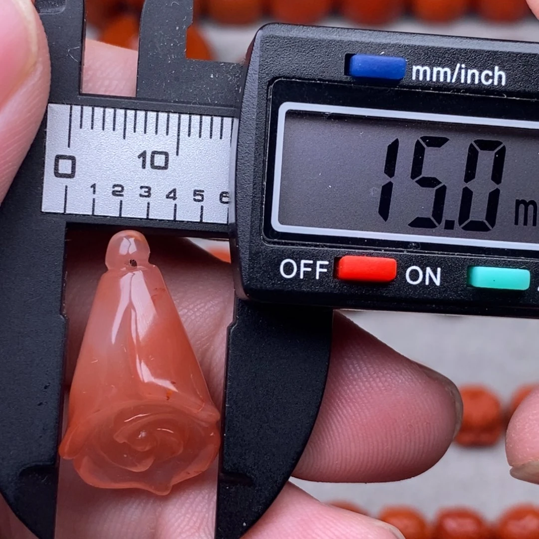 南红玛瑙未镶嵌配饰有瑕疵